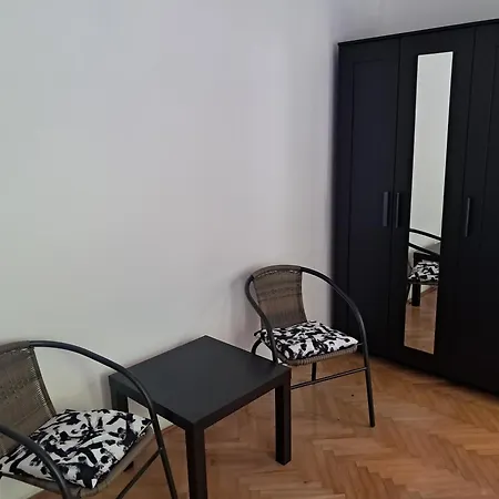 Quiet Garden Apartment